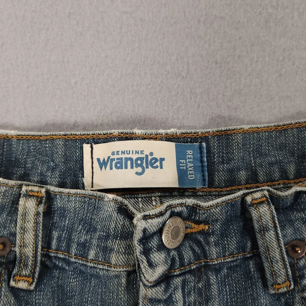 Genuine Wrangler Relaxed Fit Straight Jeans Men's 31x30 Blue Faded Distressed - Picture 5 of 15